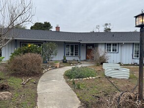 Building Photo - Beautiful 3 bedroom gated home in Aptos Hi...