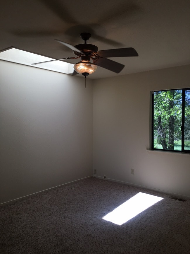 Building Photo - 12381 Sunset Ave