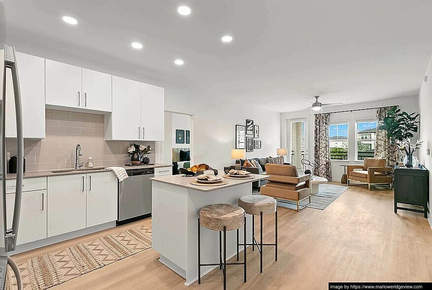 Building Photo - 1310 Ridgeview Cir