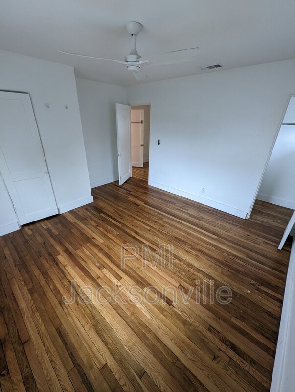 Building Photo - 125 37th Ave S