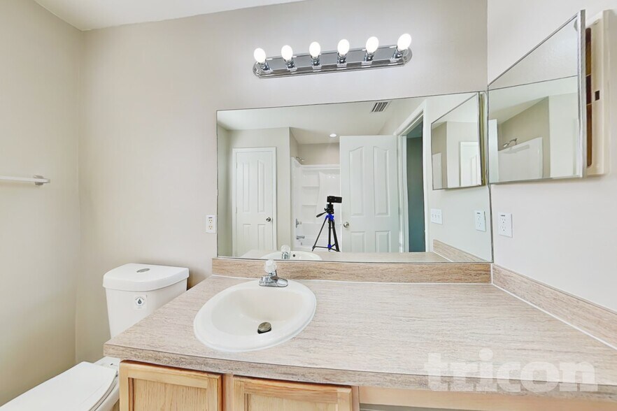 Building Photo - 2483 Brownwood Dr