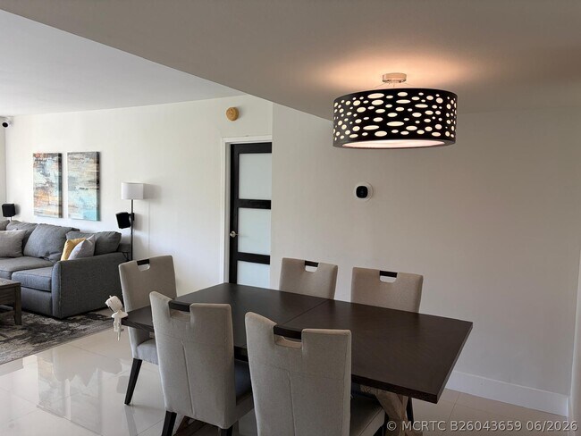 Building Photo - 3625 N Country Club Dr