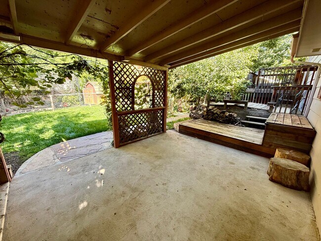 Building Photo - 2136 Springfield Ct