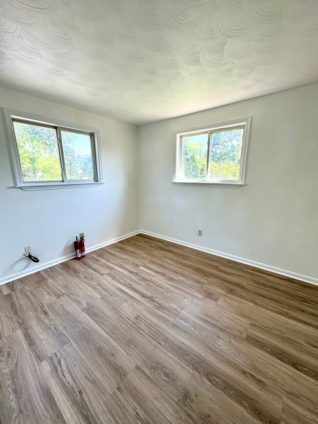 Building Photo - Apartment for Rent