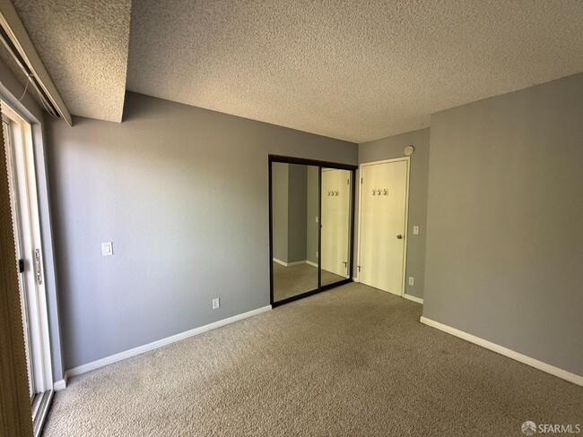 Building Photo - 3660 Knollwood Terrace