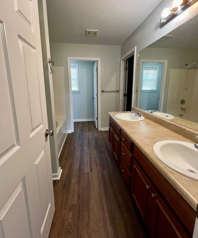 Building Photo - 1372 Lovers Lane Rd