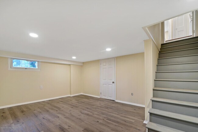 Building Photo - 407 Redmond Ave