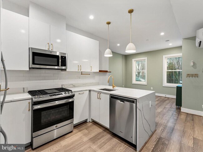 Building Photo - 1120 Penn St NE