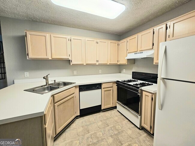 Building Photo - 2734 Highland Ridge NW