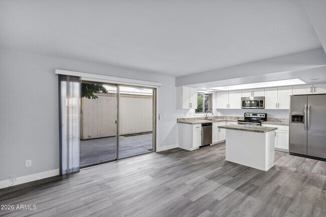 Building Photo - 14 E Hermosa Dr