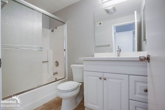 Building Photo - Charming 2Bdm 2Ba Condo in The Venetian Community of La Jolla