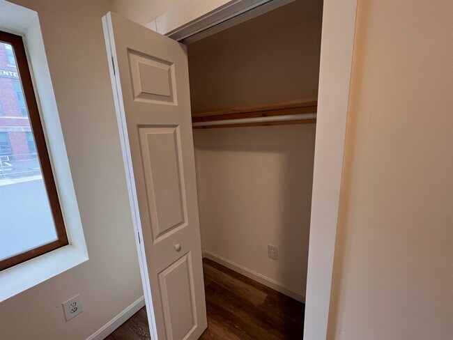 Building Photo - 30 Cross St