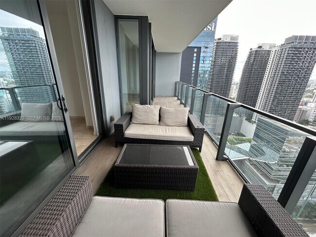 Building Photo - 68 SE 6th St