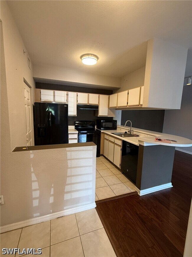 Building Photo - 6490 Aragon Way