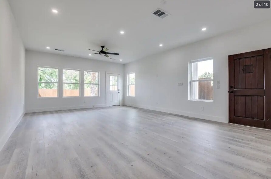 Building Photo - Room in Duplex on Wendelkin St