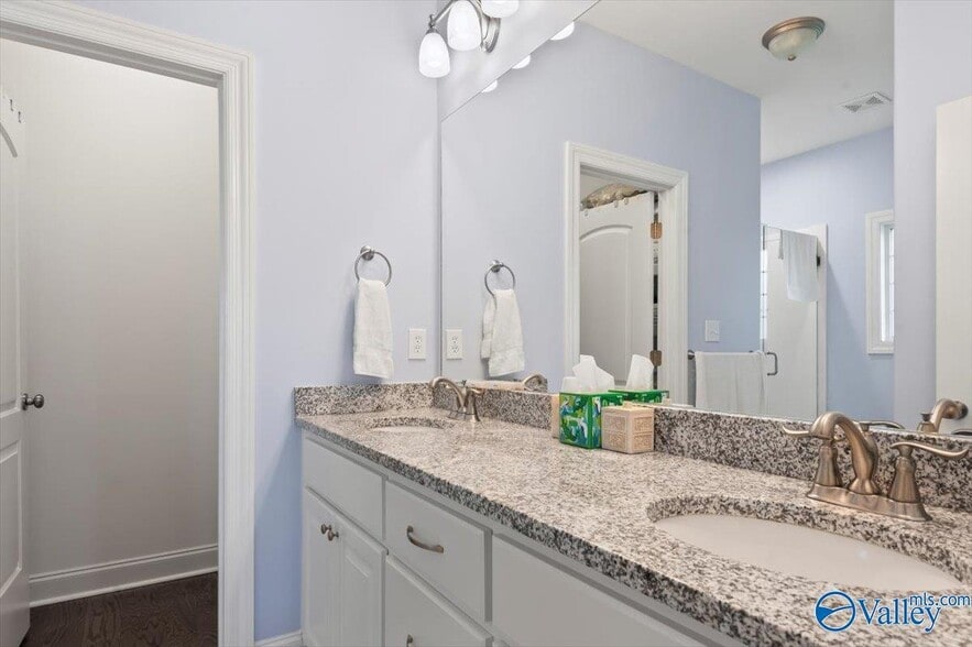 Primary bathroom - 2627 Mountain Stream Way SE