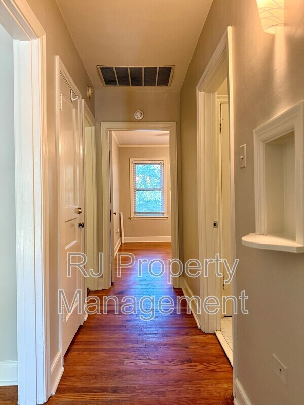 Building Photo - 2888 Midland Ave