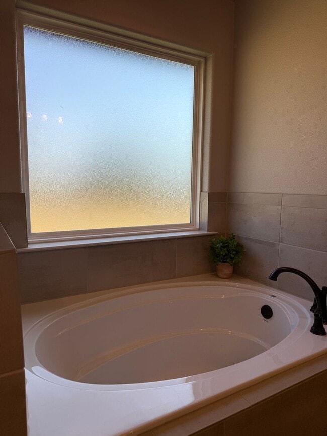 Building Photo - HORSE PROPERTY 4/2/2 + 4 acres in Peaster ...