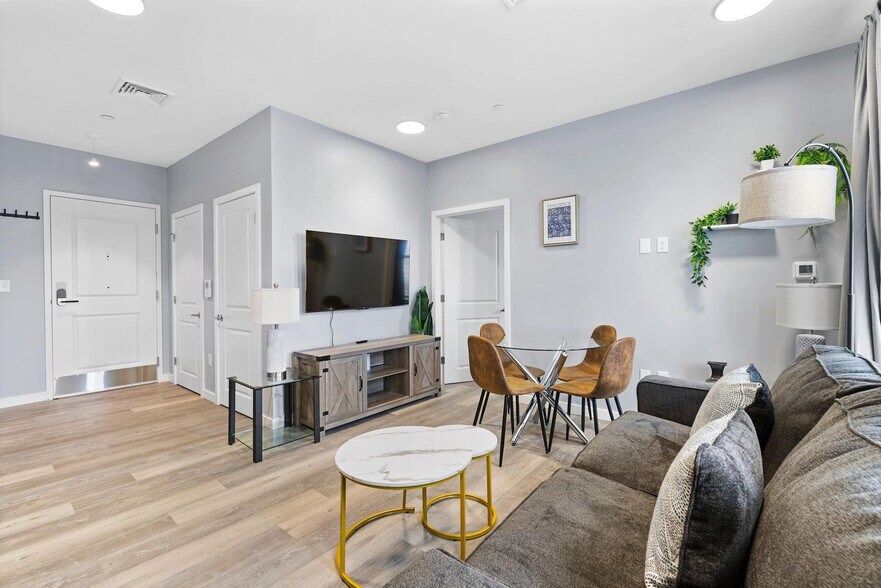 Building Photo - 95 Broadway-SI ID1343268P