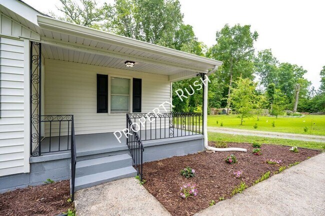 Building Photo - 1524 Happy Valley Rd