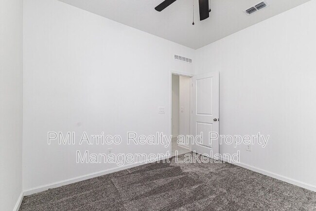 Building Photo - 1121 Deepwater Cir