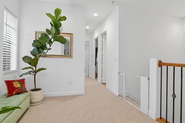 Building Photo - 6012 NW 116th Dr