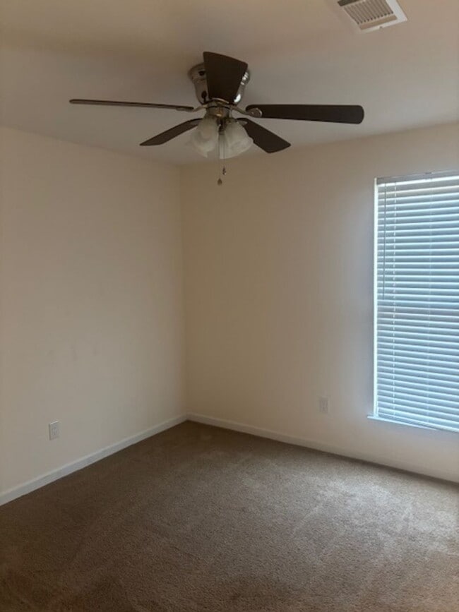 Building Photo - Let us welcome you home! Now available to rent!