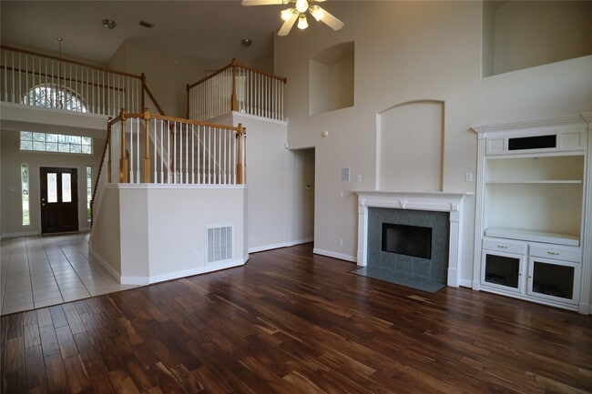 Building Photo - 1215 Pelican Hill Dr