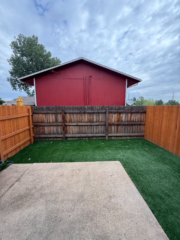 Building Photo - 1618 Banyan Dr