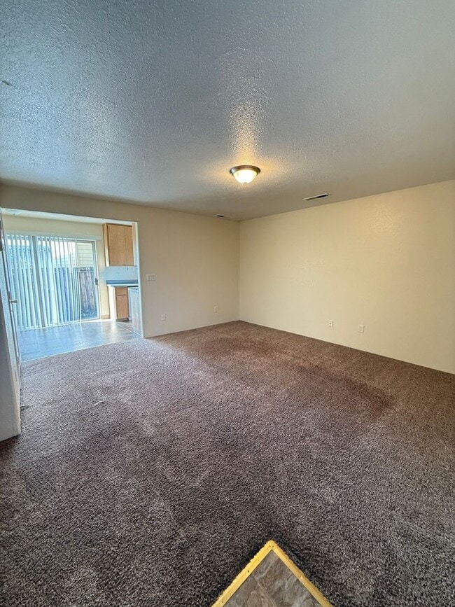 Building Photo - 2037 Campus Dr