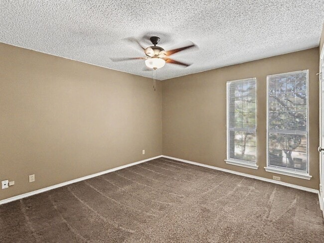 Building Photo - 12446 Starcrest Dr
