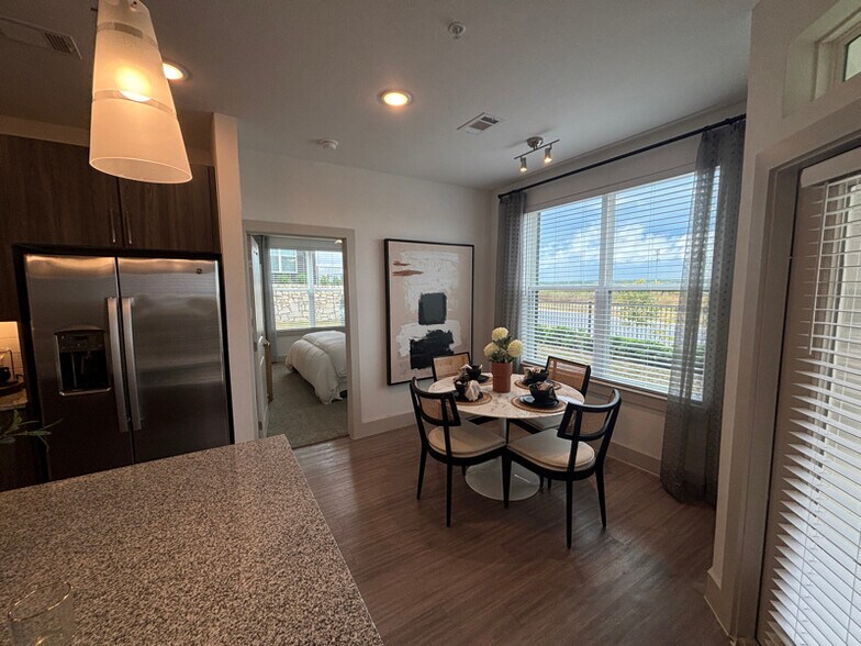 Building Photo - 702 Celebration Wy