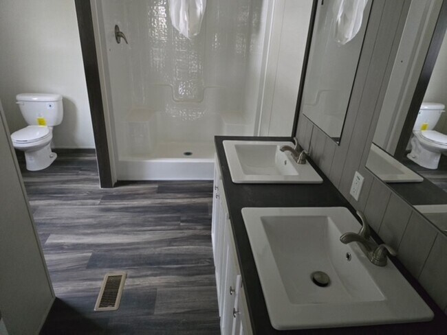 Building Photo - 132 Galahad Dr