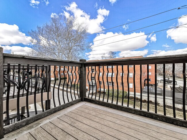 Building Photo - 1207 W 45th St