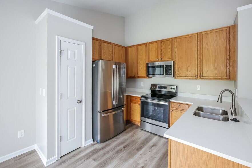Building Photo - 5225 Hildreth Court