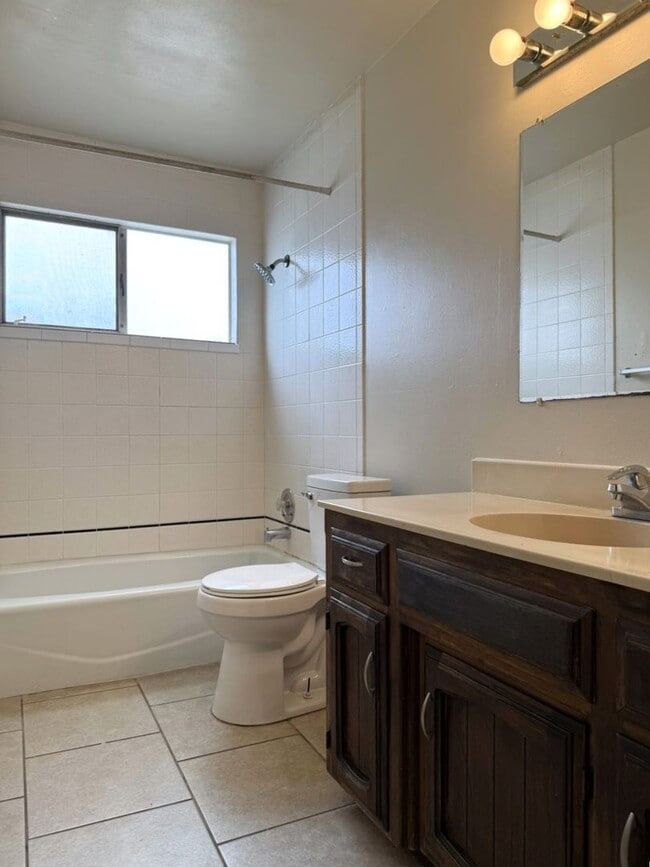 Building Photo - Available NOW! 4/2 With New Exterior Paint!! Move in Special, Half off first month's rent.