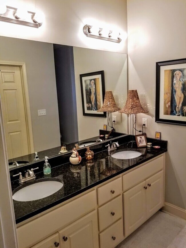 Building Photo - 213 Cherrybark St