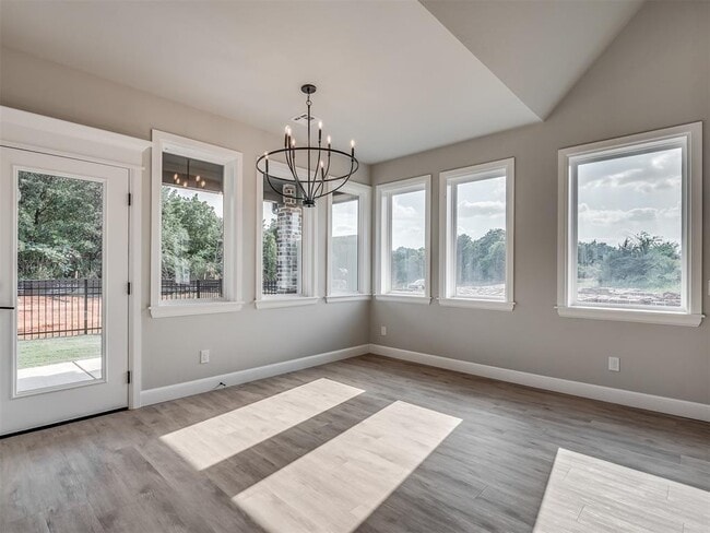 Building Photo - 924 Kyle Dr