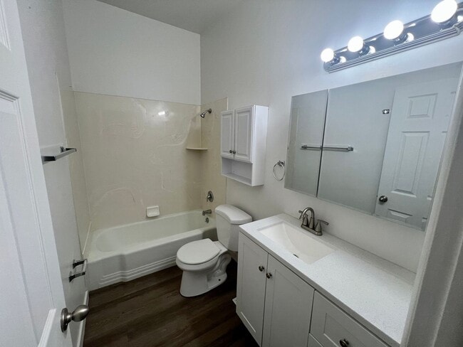 Building Photo - Move in special!  1/2 off first month's rent on Remodeled unit in Millcreek