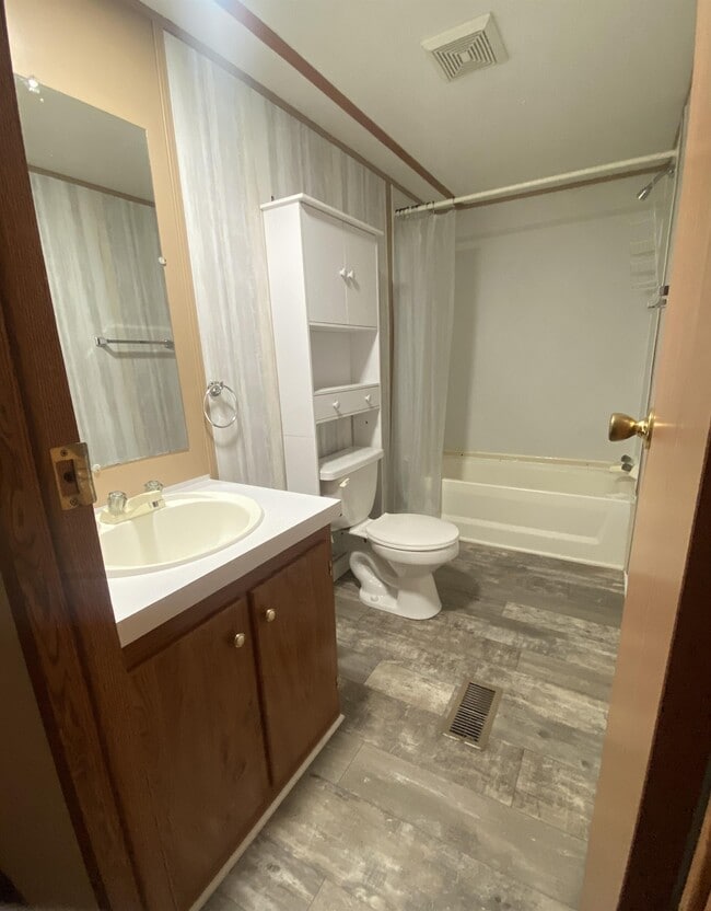 Building Photo - 2894 Lake Upchurch Dr