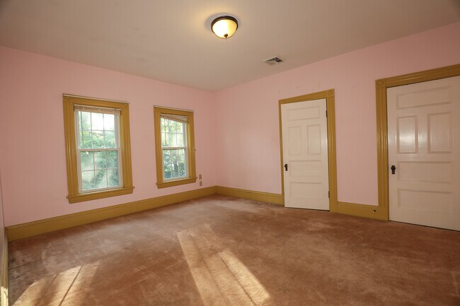 Building Photo - 61 Manchester St