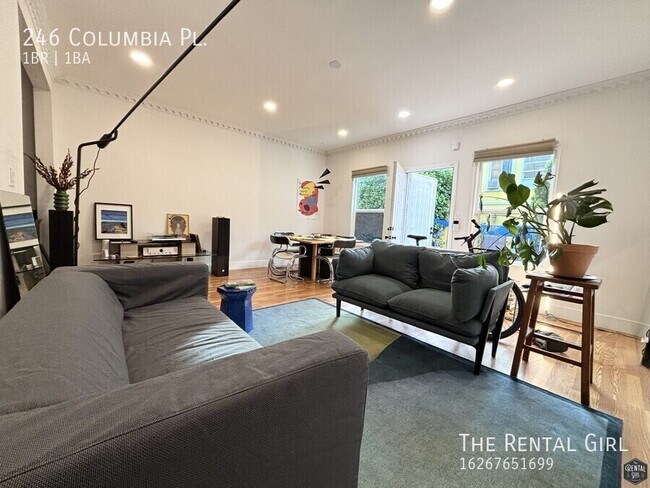 Building Photo - 246 Columbia Pl