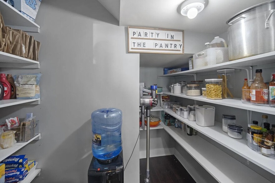 Building Photo - Room in House on Double Oaks Rd