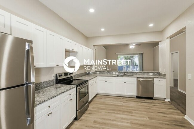 Building Photo - 3 Bedroom Pet-Friendly Home in LAKELAND, FL with Main Street Renewal