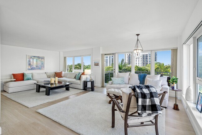 Building Photo - 2066 N Ocean Blvd