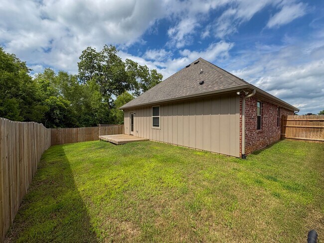 Building Photo - 3 Bedroom 2 Bath Newly Construction in Whitehouse!