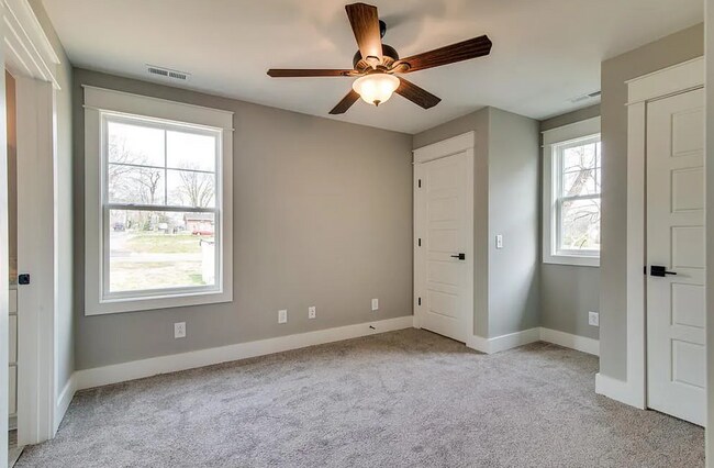 Building Photo - 3 Bed/2.5 Bath-Modern Home-Minutes from Downtown