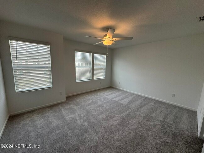 Building Photo - 681 Holly Lks Dr