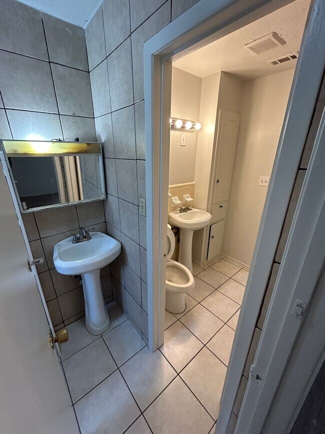 Building Photo - A hassle-free lifestyle