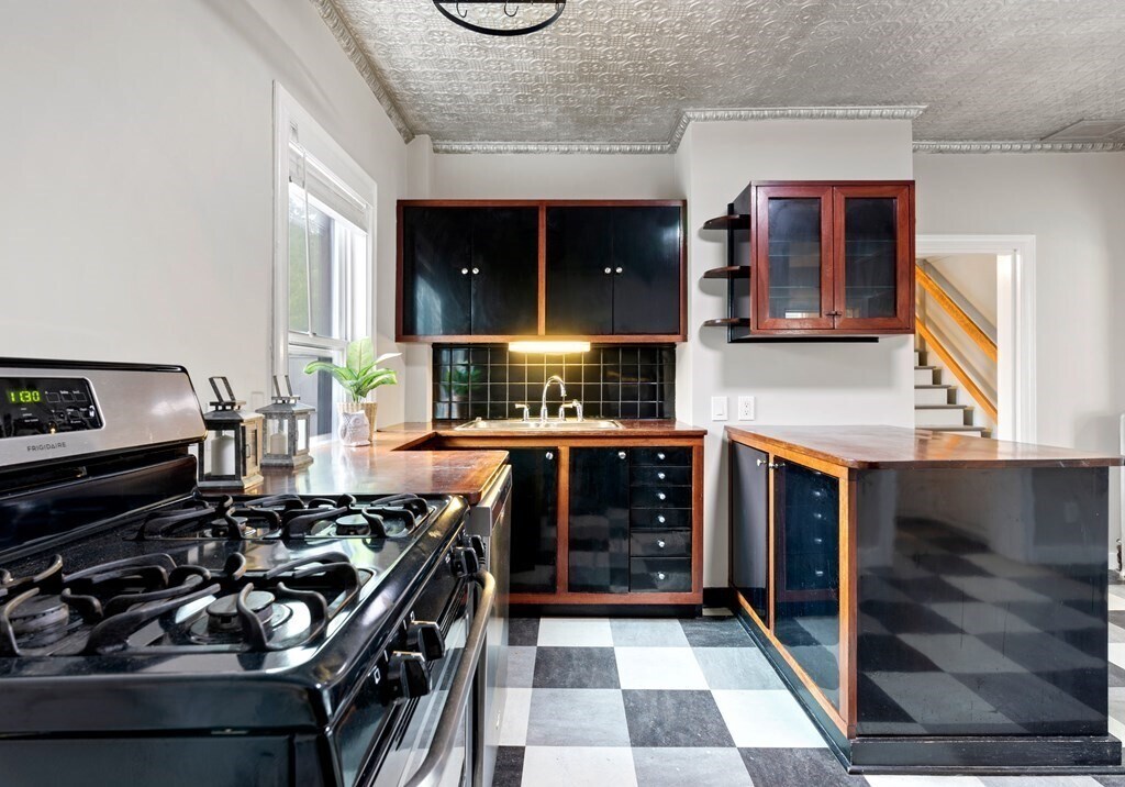 Building Photo - 80 Irving St